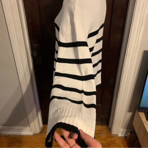 NWT Striped Turtleneck Sweater - Black and White LAUNDRY By Shelli Segal MEDIUM - Picture 4 of 6